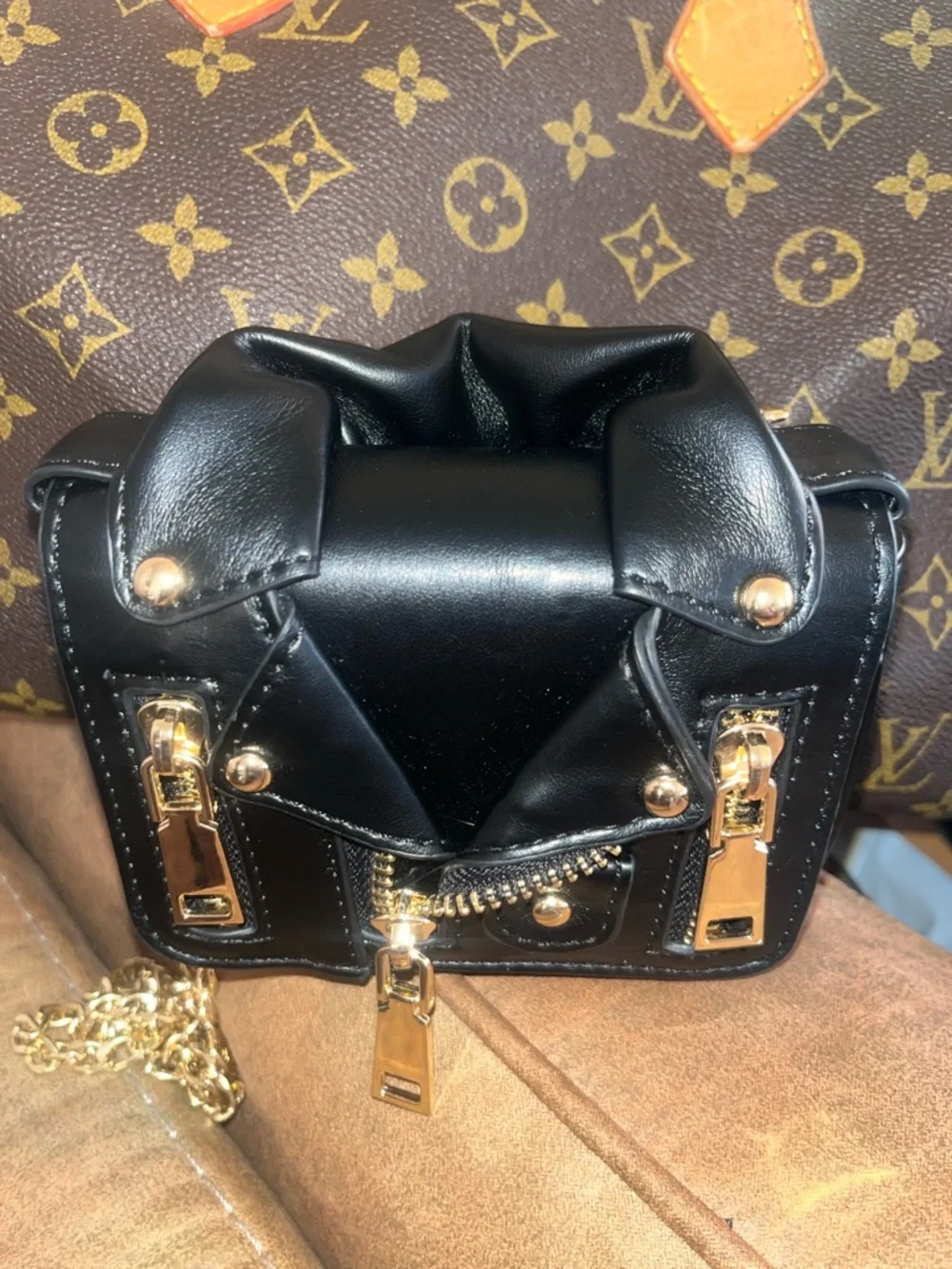 Crossbody - Picture 2 of 5